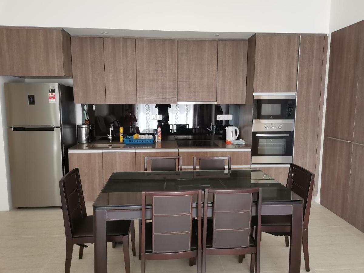 By The Sea Batu Ferringhi Beach Front Apartment Suite Εξωτερικό φωτογραφία