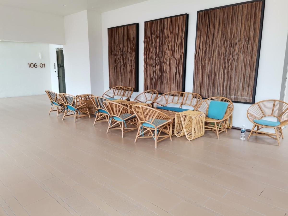 By The Sea Batu Ferringhi Beach Front Apartment Suite Εξωτερικό φωτογραφία