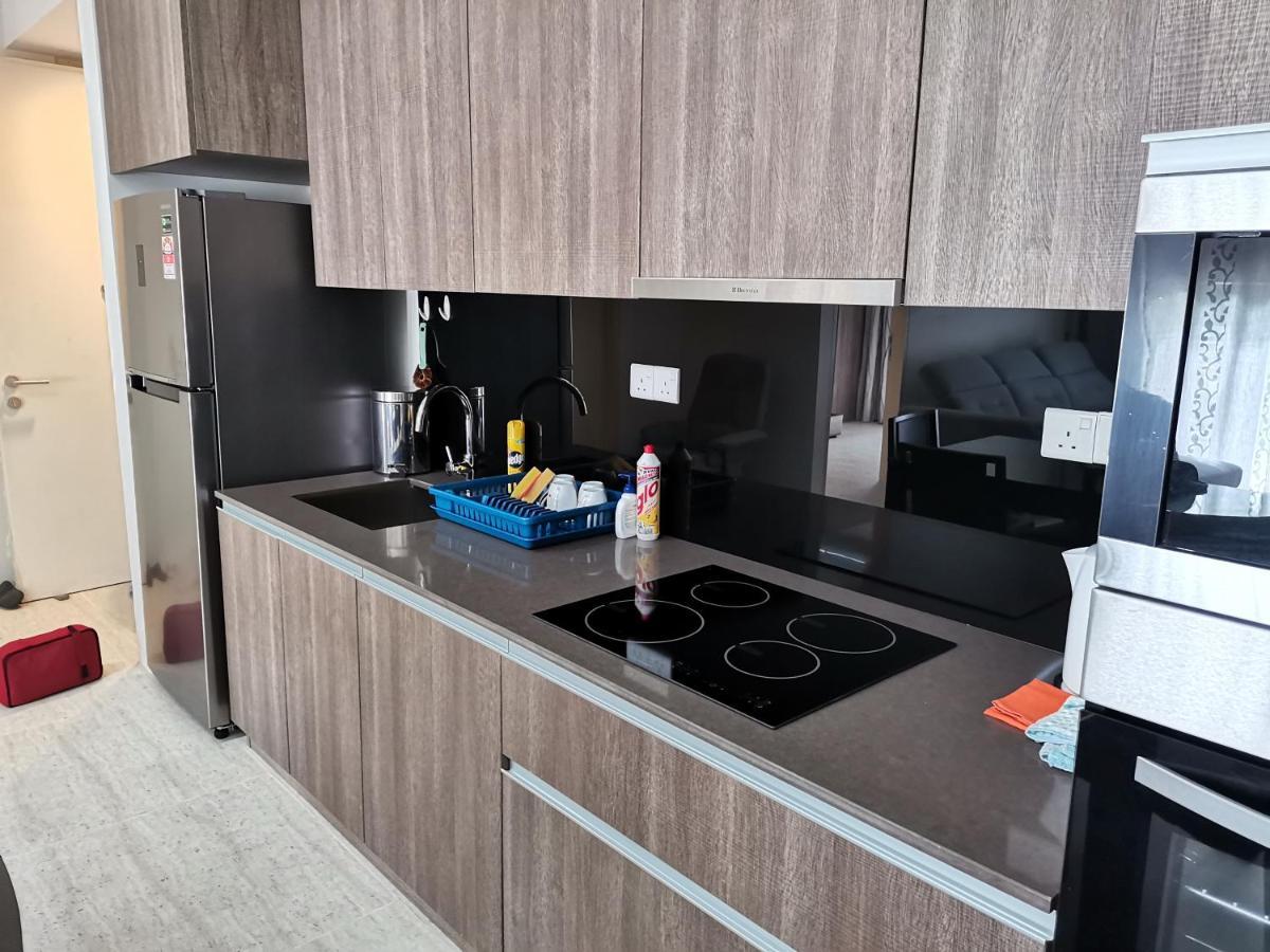 By The Sea Batu Ferringhi Beach Front Apartment Suite Εξωτερικό φωτογραφία