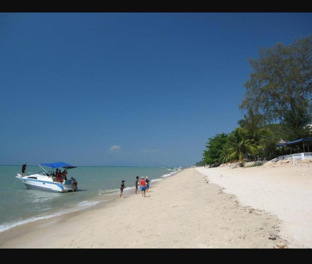 By The Sea Batu Ferringhi Beach Front Apartment Suite Εξωτερικό φωτογραφία