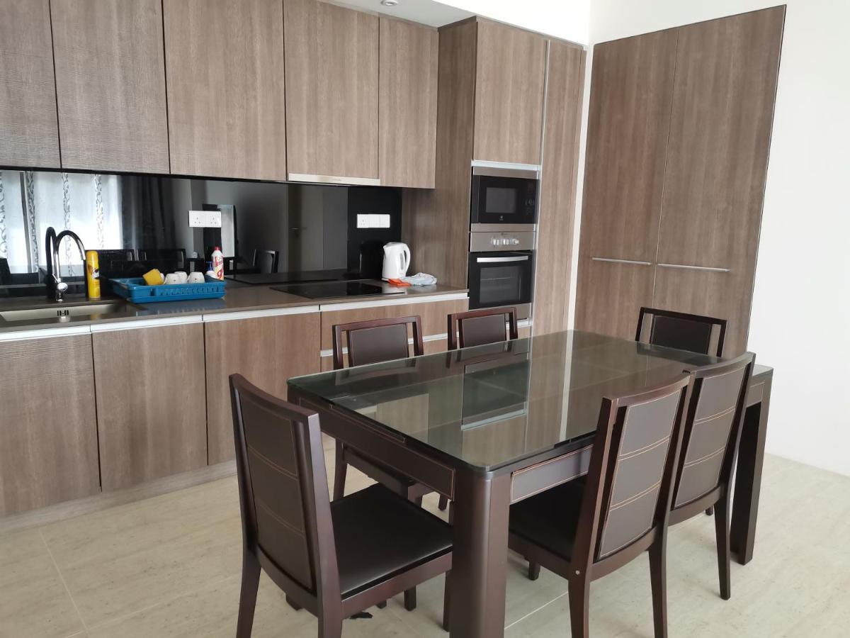 By The Sea Batu Ferringhi Beach Front Apartment Suite Εξωτερικό φωτογραφία