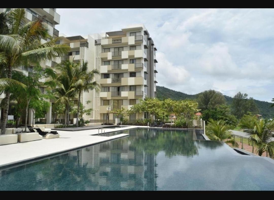 By The Sea Batu Ferringhi Beach Front Apartment Suite Εξωτερικό φωτογραφία