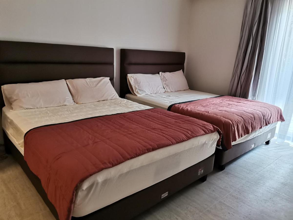 By The Sea Batu Ferringhi Beach Front Apartment Suite Εξωτερικό φωτογραφία