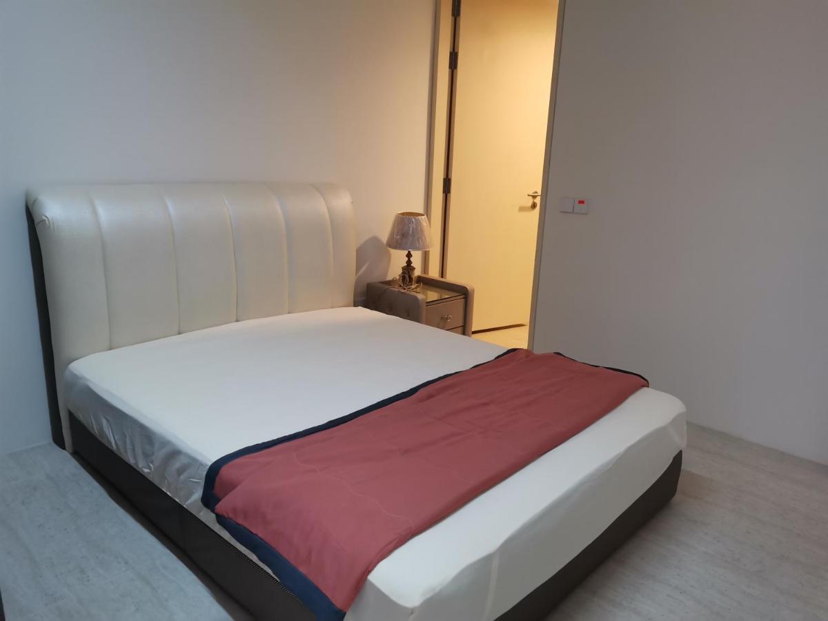 By The Sea Batu Ferringhi Beach Front Apartment Suite Εξωτερικό φωτογραφία