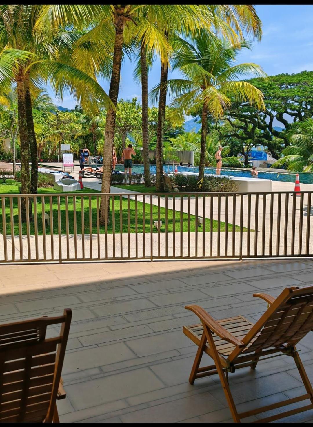 By The Sea Batu Ferringhi Beach Front Apartment Suite Εξωτερικό φωτογραφία