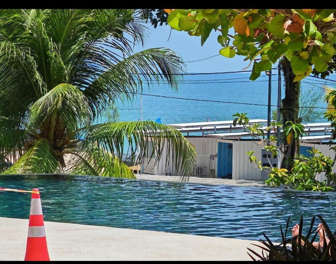 By The Sea Batu Ferringhi Beach Front Apartment Suite Εξωτερικό φωτογραφία